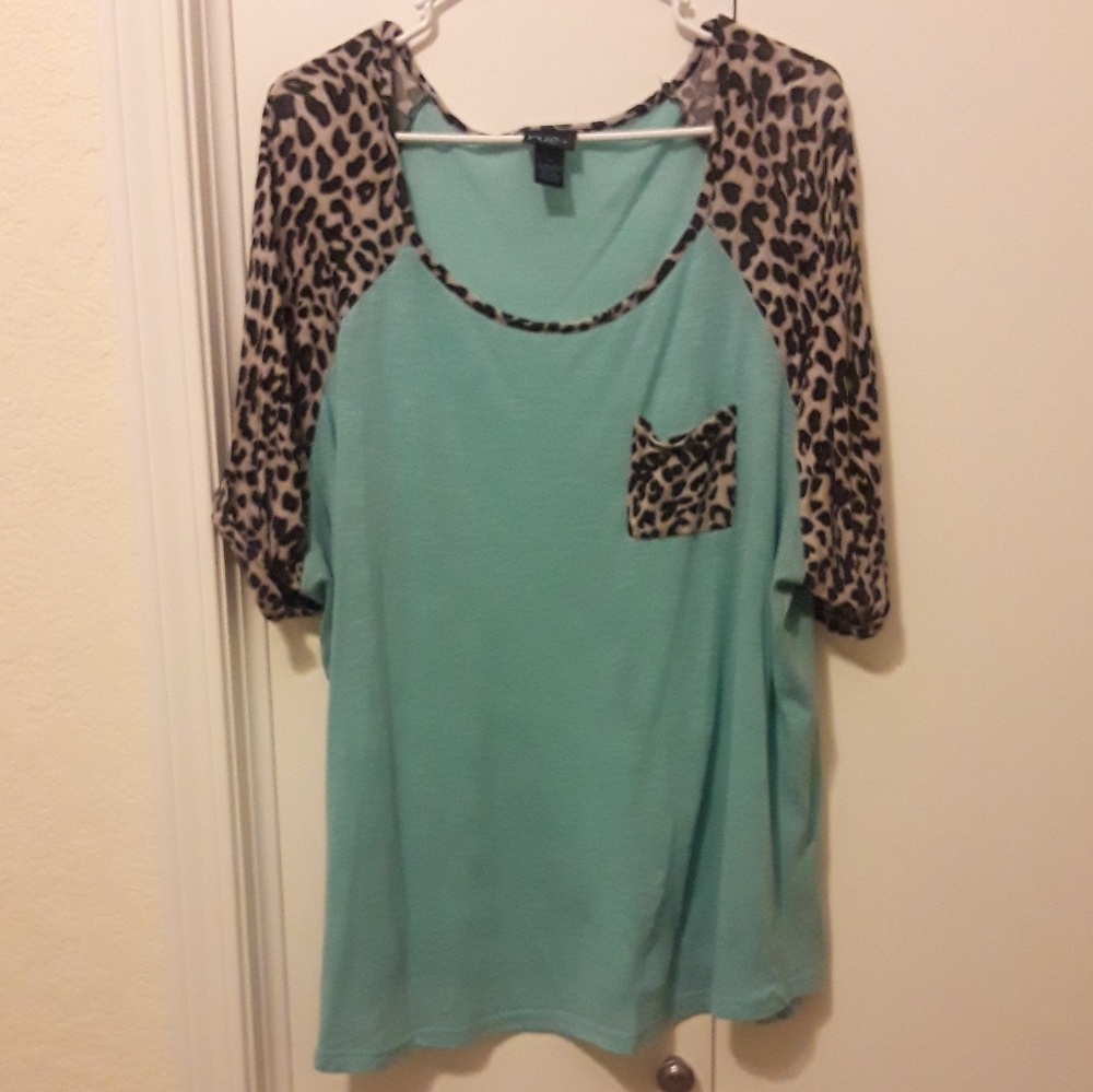 Rue 21 t-shirt